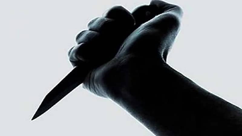 صورة.. طالبة تتعرض للطعن على يد زميلتها في جدة