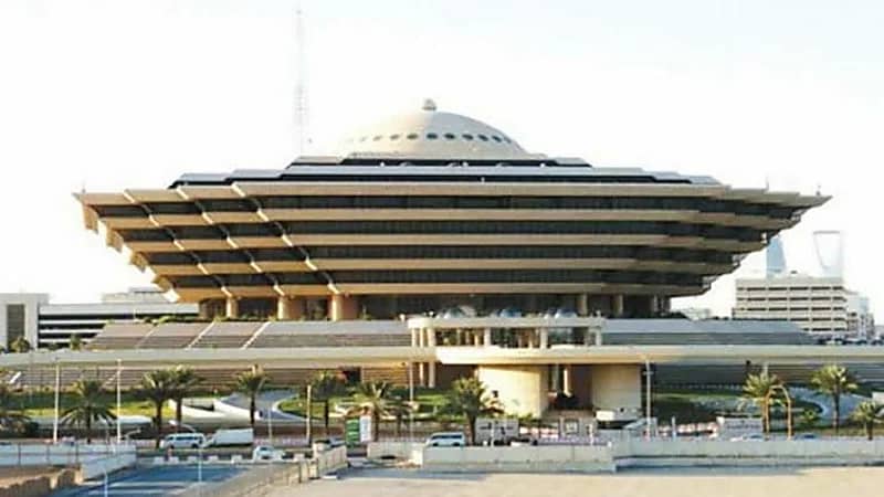 تصل لـ 10 آلاف ريال.. "الداخلية" تعلن العقوبات المقررة على العمال 