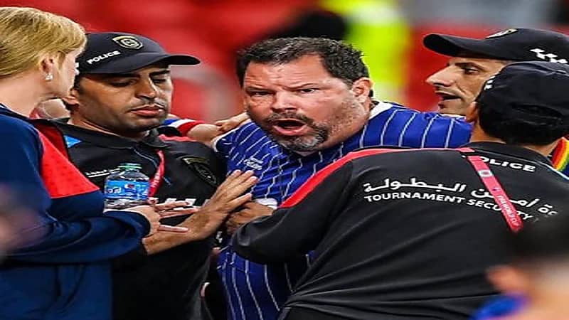 الأمن القطري يطرد مشجع يرتدي علم الشواذ في مباراة أمريكا وإيران