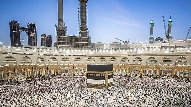 بدء إصدار التأشيرات الإلكترونية للعمرة