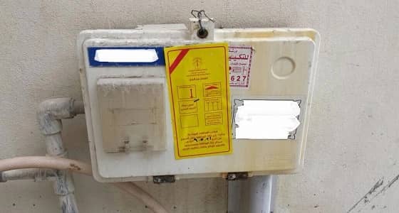 بالصور.. تحذير المباني التي تتسرب منها مياه الصرف الصحي بغرب الدمام