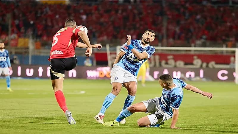 التعادل يخيم على لقاء الأهلي المصري وبيراميدز بالدوري الممتاز