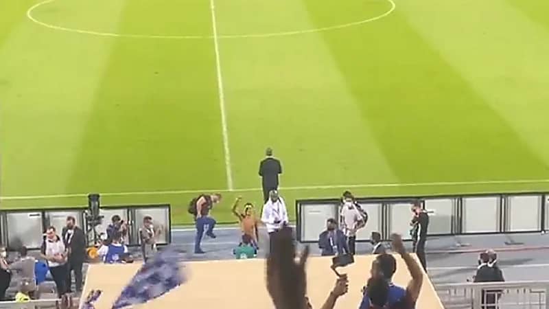 شاهد.. تفاعل "بيريرا" مع جماهير الهلال