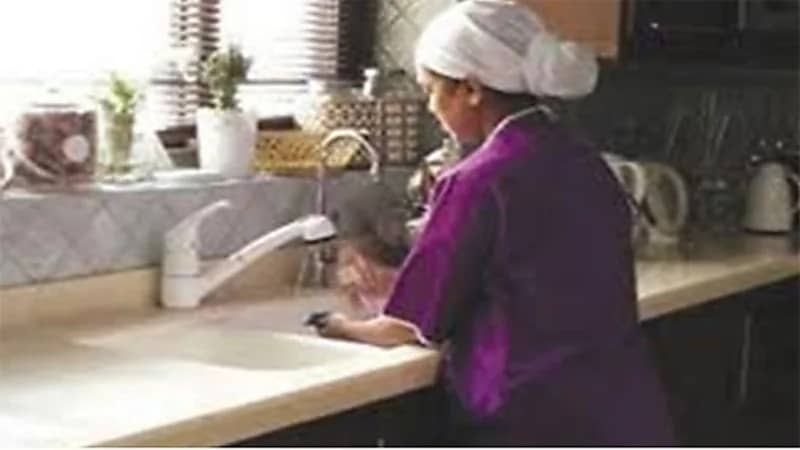 الأردن.. سجن عاملة منزلية ابتزت عائلة بنشر صور ابنتهم