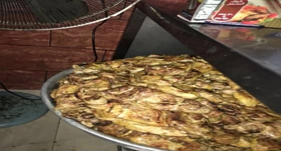 بالصور.. إتلاف 87 كيلو من اللحوم والأغذية مجهولة المصدر بالقطيف