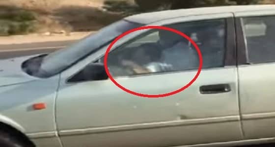 مرور جدة يوقف مالك مركبة سمح لطفل بقيادتها في طريق عام