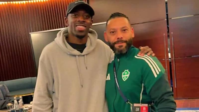 ديمبيلي يزور بعثة الأهلي .. صورة