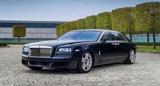 بالصور.. سيارة " رولز رويس " تخطف الأنظار في دبي