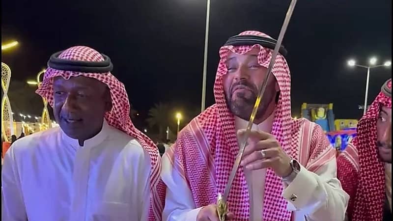 نجوم الفن والكرة يؤدون العرضة في افتتاح مهرجان فلفل شقراء الثالث .. فيديو