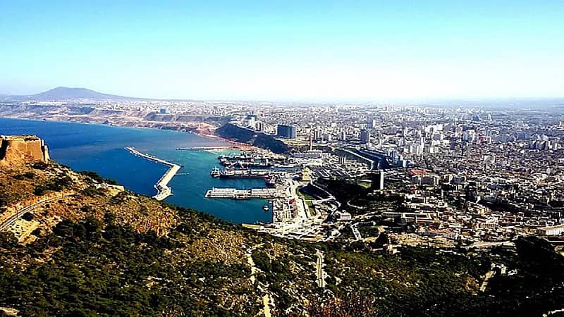 هزة أرضية قوية تضرب الجزائر