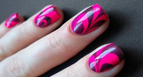 إيران تفرض غرامة على طلي النساء لأظافرهن