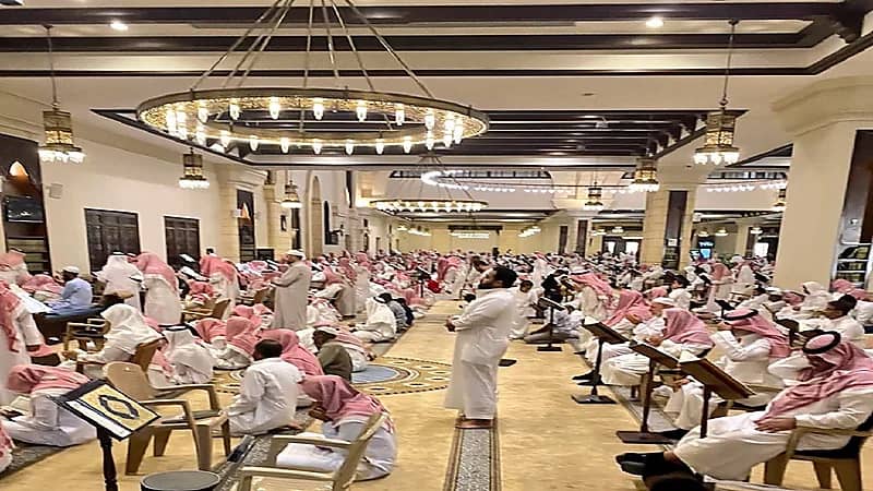 مسجد الراجحي يكتظ بجموع المصلين يوم عرفة..صورة