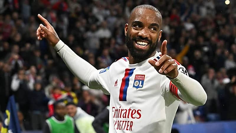 لاكازيت يتلقى عرضًا من أحد أندية دوري روشن