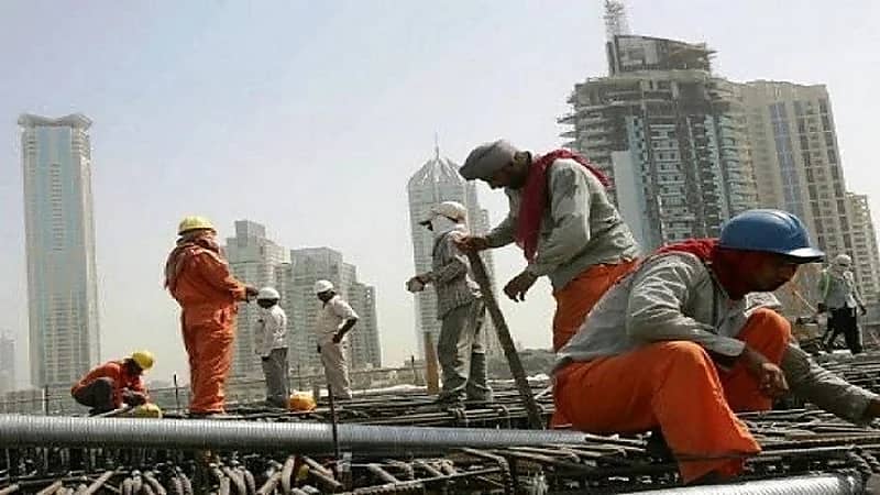 اعتماد نظام إلكتروني لتسجيل وتوثيق بيانات العمالة الوافدة إلى المملكة