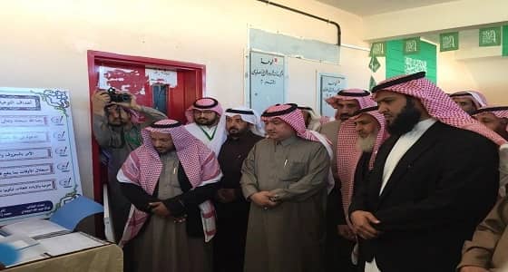 الهاجري يزور قطاعي خيبر و بلقرن و يكرم المتفوقين