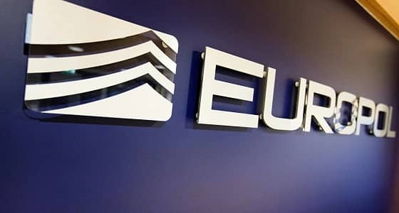 الشرطة الأوروبية تنجح في تفكيك شبكة دولية لتهريب الأسلحة