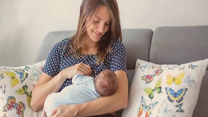 أهم فوائد حليب الأم للطفل