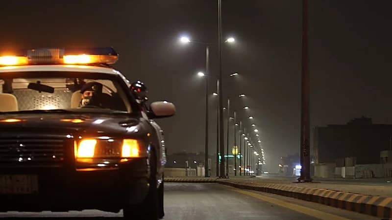 القبض على 9 مقيمين لقيامهم بسرقة كيابل من مباني تحت الإنشاء في الطائف