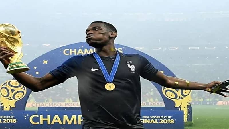 نجم مانشستر يونايتد يعلن سرقة ميداليته الخاصة بالفوز بكأس العالم ٢٠١٨