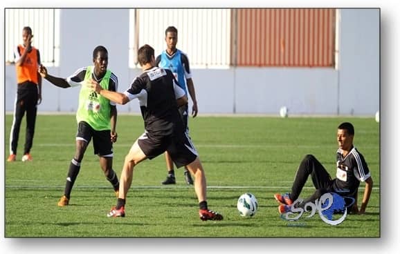 ولي العهد يبحث مع وزير الدفاع الماليزي العلاقات الثنائية بين البلدين