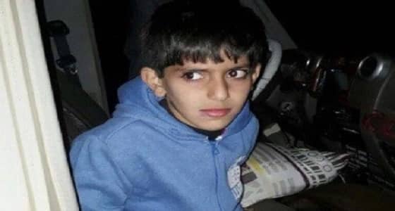 شاهد.. العثور على طفل تاه ليلاً في صحراء لينة