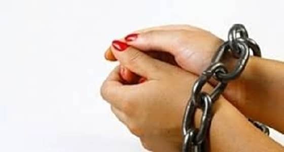 فتاة تجمع بين 3 أزواج في وقت واحد بينهم سعوديان 