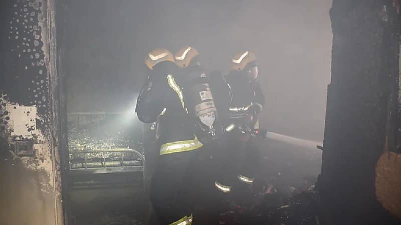 بالصور.. مدني جدة يخمد حريق اندلع في شقة سكنية