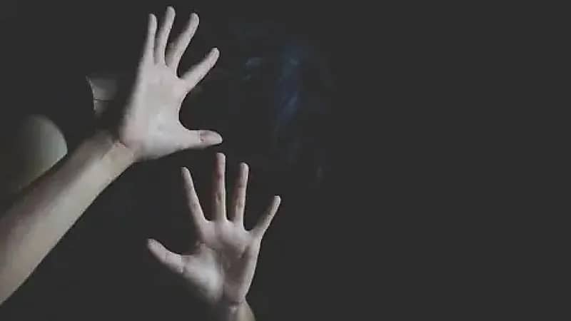 مطالبات بالقبض على شاب يخطف ويبتز الفتيات في سوريا