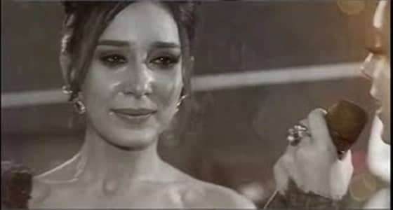 بالفيديو.. مفاجأة فتاة لشقيقتها العروس تٌبكيها