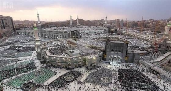 الأمن العام: يمنع أداء صلوات التراويح والتهجد في أبواب المسجد