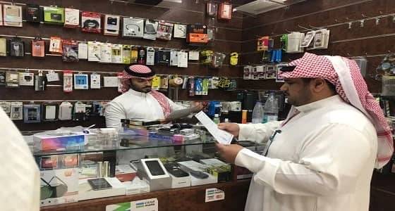 بالصور.. " عمل الرياض " يحرر 156 مخالفة وينذر 80 منشأة تجارية