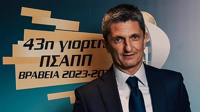 رازفان لوشيسكو يحصل على جائزة مدرب العام في اليونان