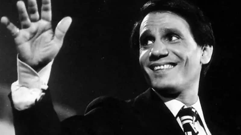 إعلانات مجهولة تثير غضب ورثة عبد الحليم حافظ وتدفعهم إلى القضاء