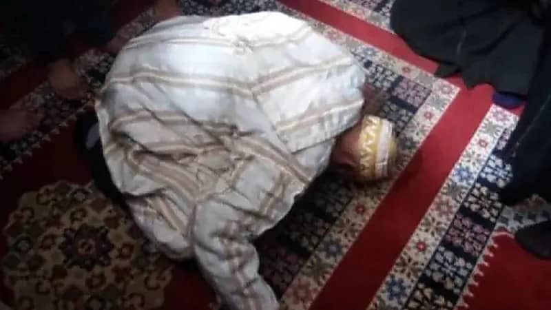 وفاة إمام مسجد أثناء السجود في صلاة العشاء