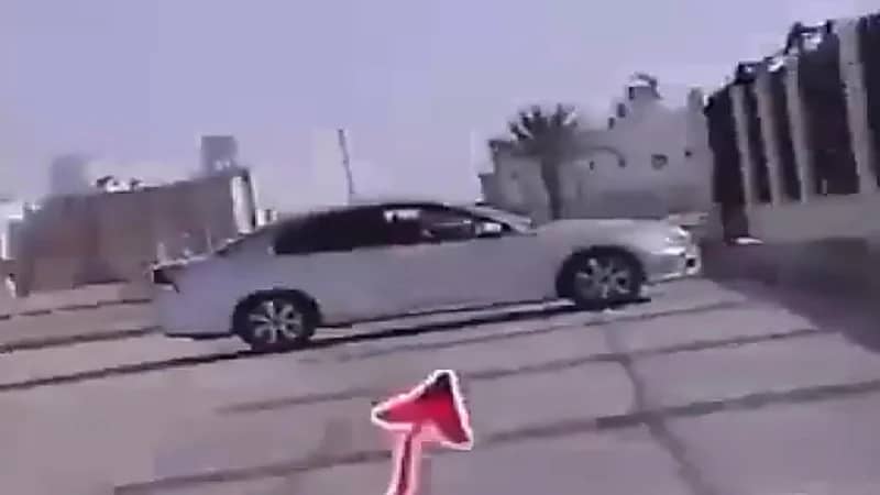 فيديو متداول لمشاجرة بين مدربة لتعليم القيادة وزميلتها بسبب موقف