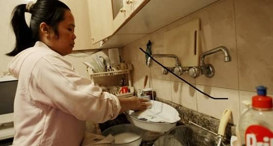 بعد تعرضهن للإساءة.. الرئيس الفلبيني يدرس حظر إرسال العمالة للكويت