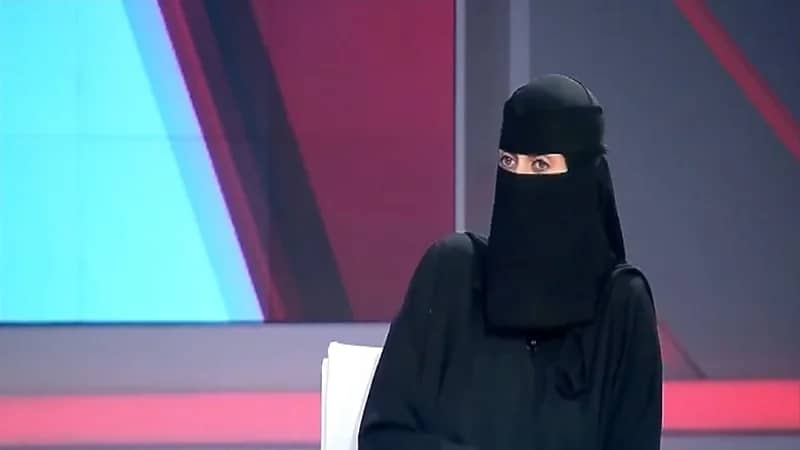 بالفيديو.. فتاة تنقذ شابين تعرضا لموقف صعب بسيارتهما الفارهة بالثمامة