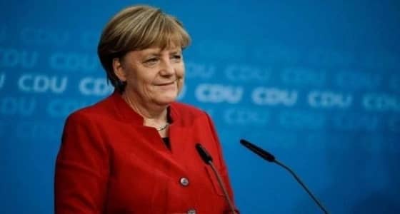 ميركل تمنح حقيبة وزارية لمعارضها الرئيسي في حزبها