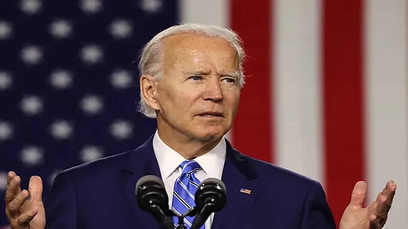 بايدن: التطعيم وارتداء الكمامات سيساعدان في منع أي إغلاق جديد