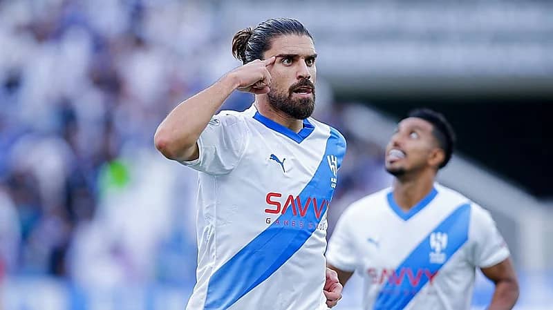 3 أندية إنجليزية تراقب لاعب الهلال .. فيديو