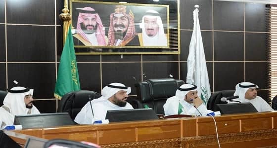 في أولى أجتماعاته بمقاولي الأمانة أمين الحدود الشمالية ضرورة تلافي السلبيات