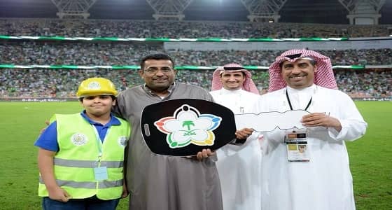 السحب على سيارتين بعد انتهاء لقاء الأهلي والتعاون