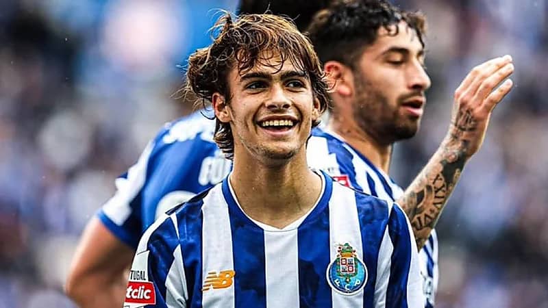 مدرب بورتو تعليقا على رحيل مورا: كل شئ وارد