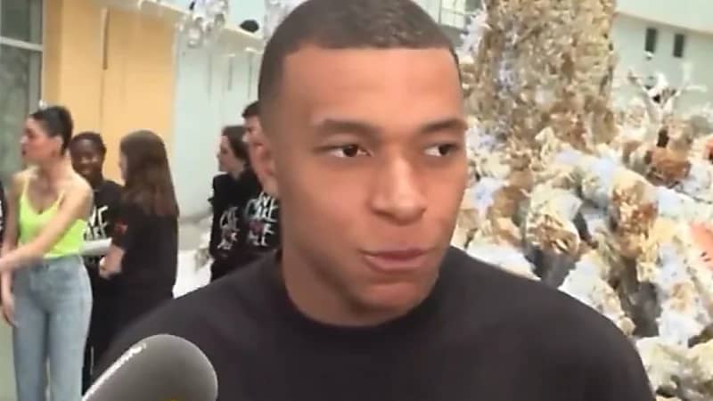 مبابي يرد على سؤال وجهته المقبلة بعد أن كشفت والدته السرّ .. فيديو