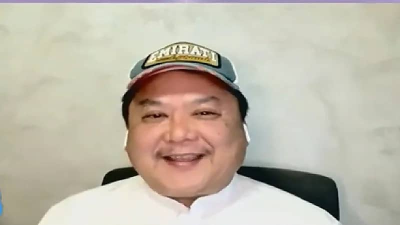 بالفيديو .. مشهور تيك توك صيني يروي قصة إتقانه اللهجة الخليجية وزواجه من سعودية