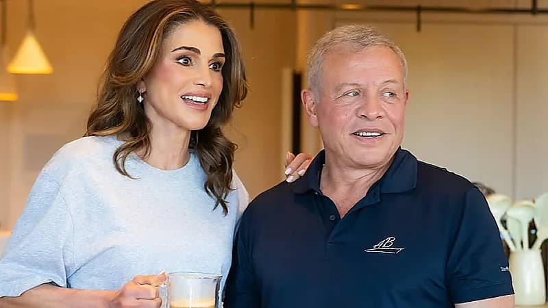 الملكة رانيا تشارك صورة دافئة مع الملك عبدالله وتعبر عن حبها له
