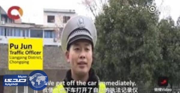 بالفيديو..صينية تٌلقي الاموال بالشارع ..والسبب مزاج سيئ !