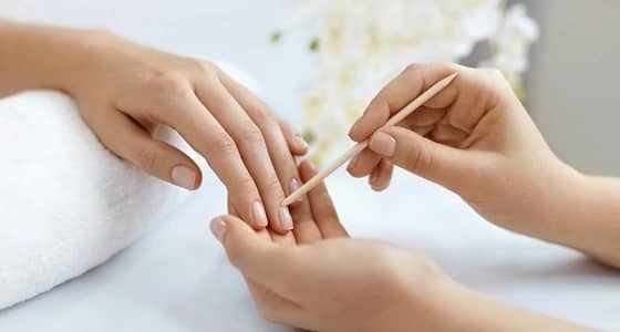 تخلصي من اصفرار الأظافر بهذه الطرق الطبيعية