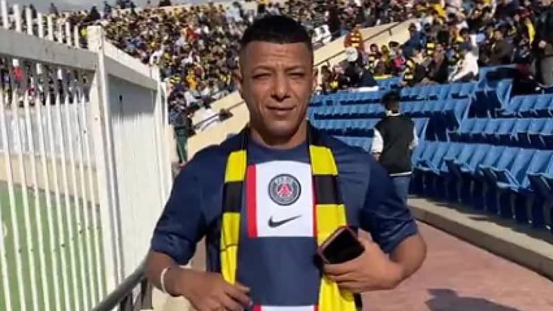 "مبابي المصري" يحضر في مدرجات الاتحاد (فيديو)