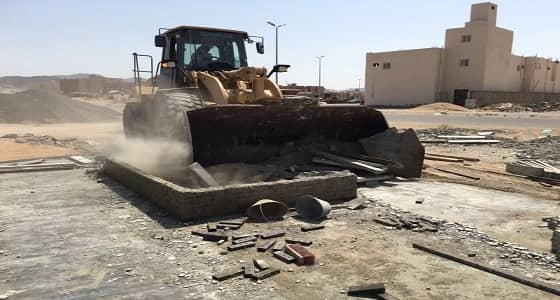 بالصور.. إزالة مبنى مخالف بزهرة كدي في مكة